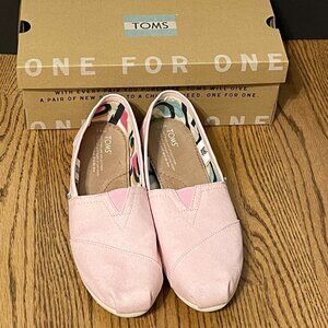 TOMS Women's Classic Canvas Shoes